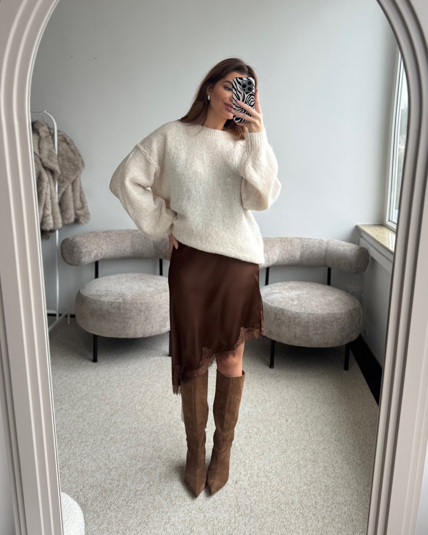 Ruda satino suknelė