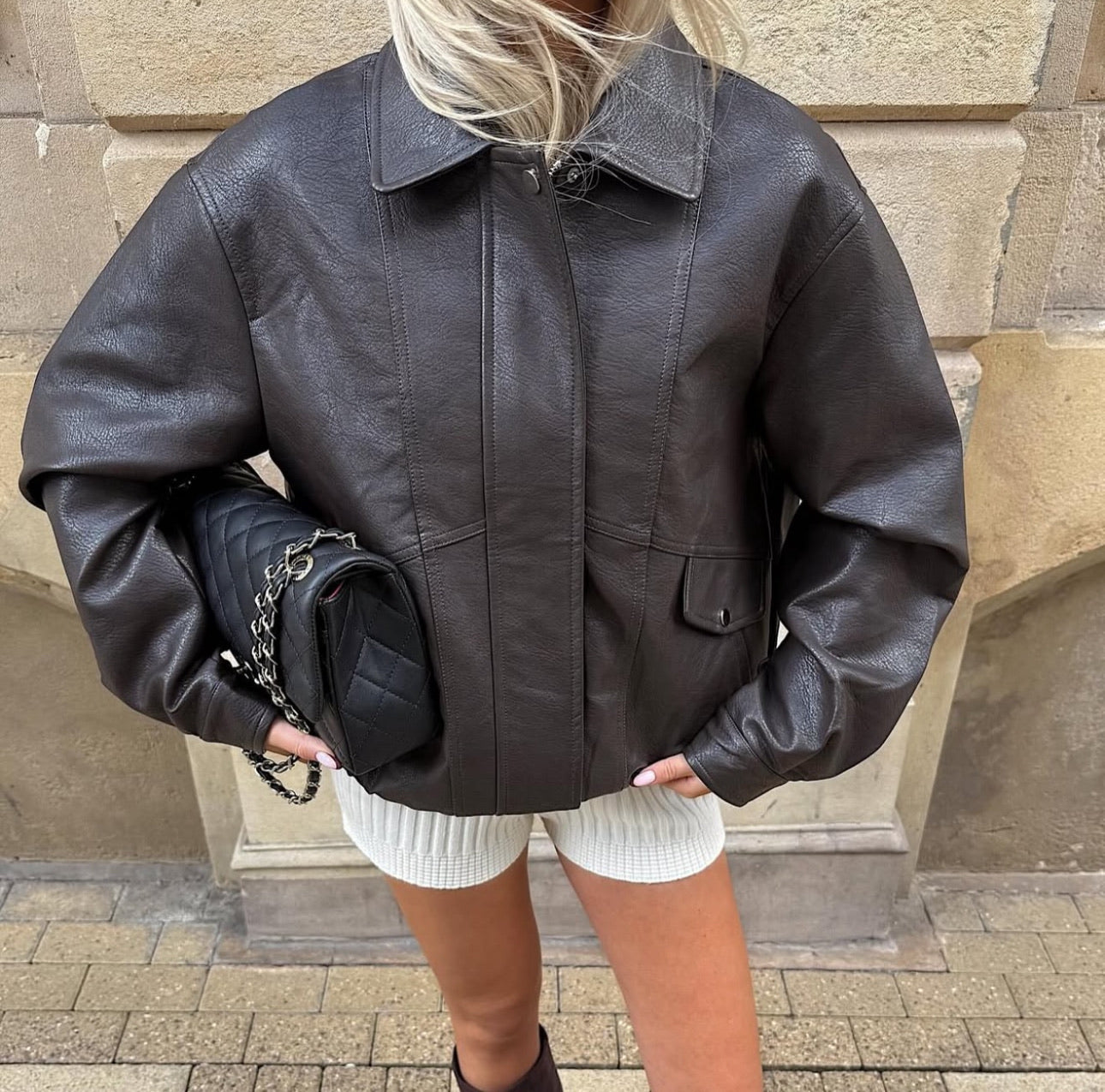 Tamsiai ruda eko odos striukė MAY