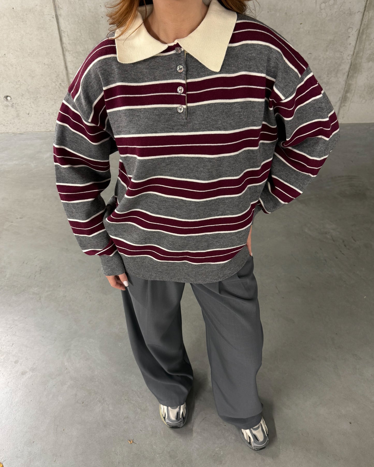 Pilkas dryžuotas megztukas BERRY