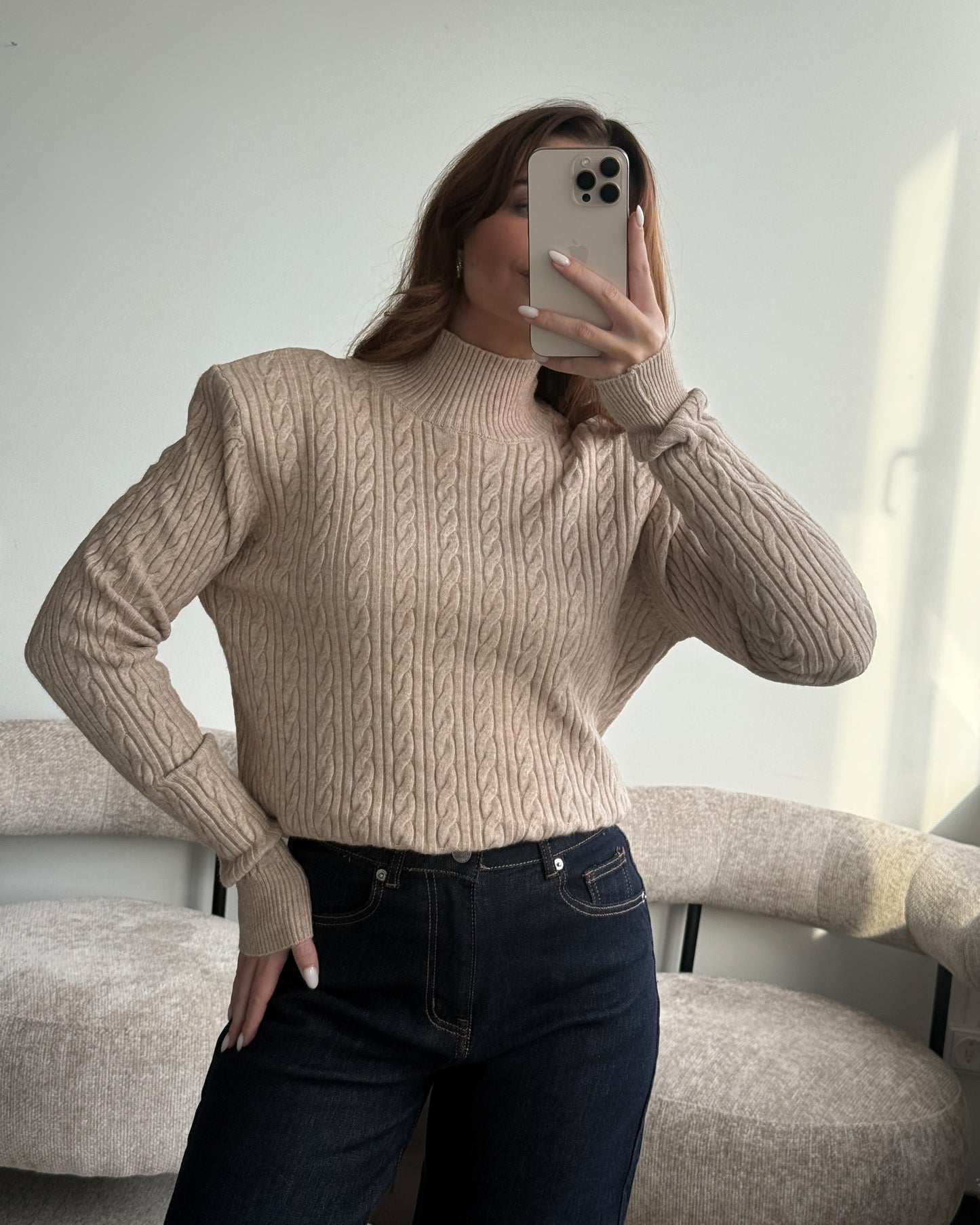 Smėlinis megztukas su petukais TRUFFLE